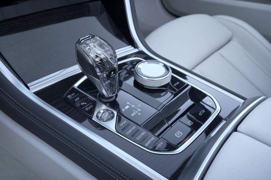 Детали интерьера BMW M850i xDrive Convertible (G14) 2018 года  (WW) (фото 152 из 183)
